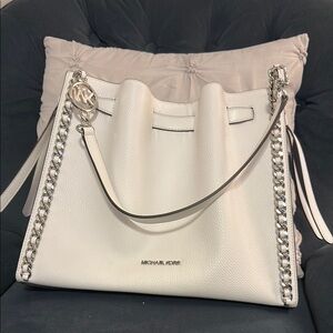 Michael Kors Large Chain Shoudler Bag